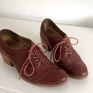 Frye Maggie Perforated Wing tip Oxford